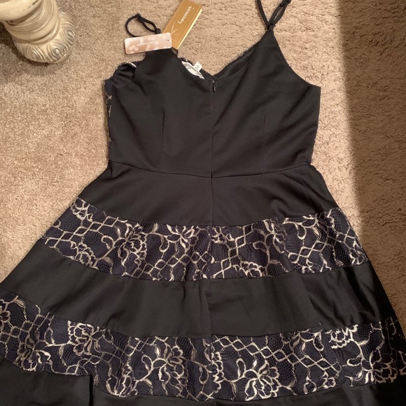 Dress - Picture 4 of 4